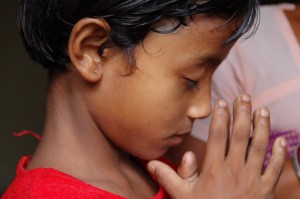 MNI_india kid praying 11-29-12